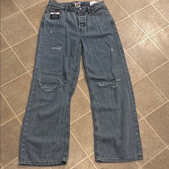 Casual Light Blue Ripped Jeans - Picture 5 of 7